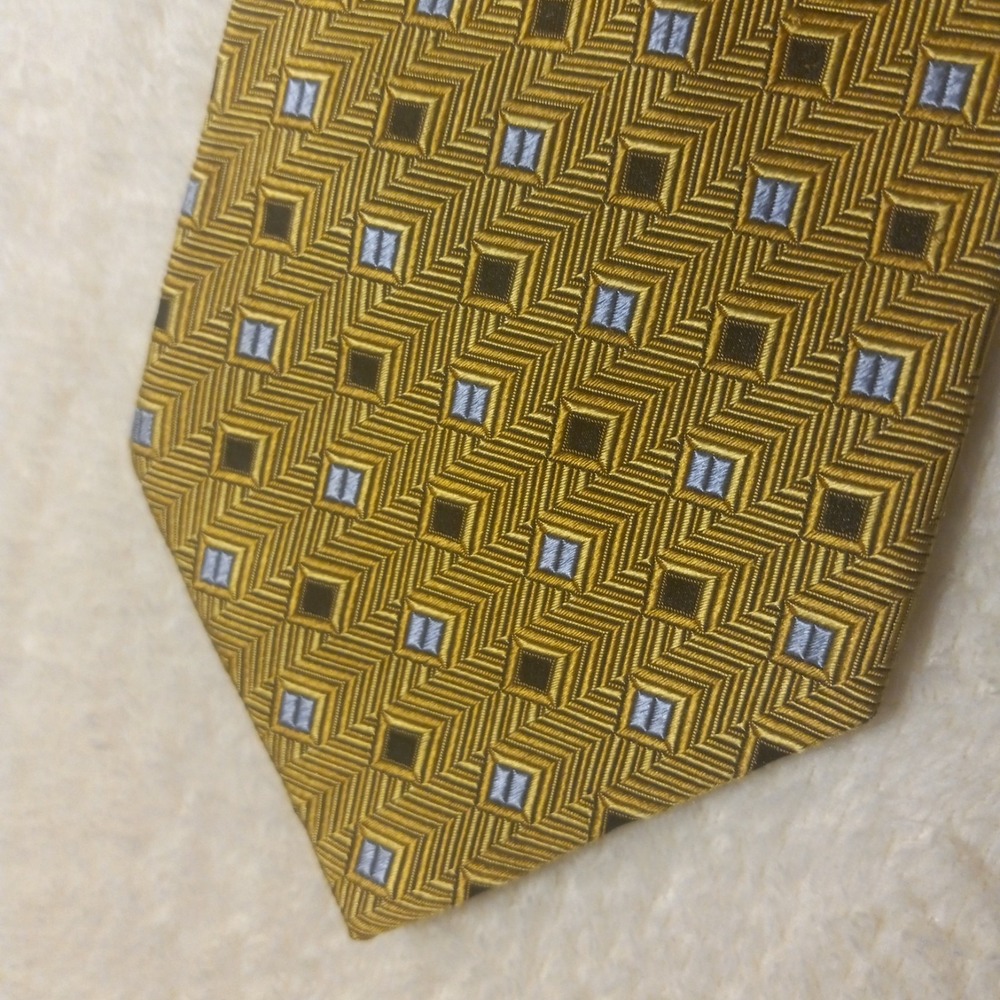 Jos. A. Bank Mens Tie Gold Geometric 100% Silk Made in Italy Classic Necktie